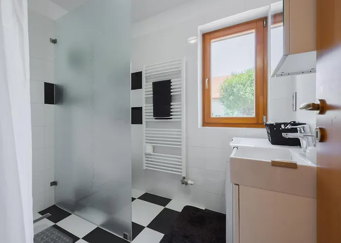 Clarissa By Interhome * בלטונאקאלי