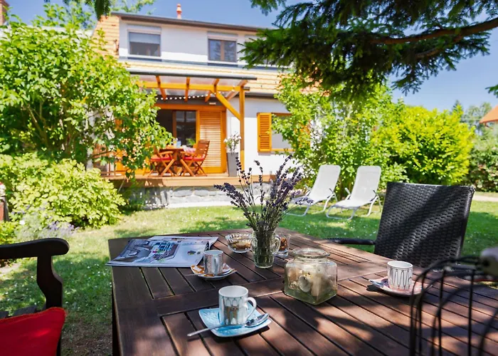 Clarissa By Interhome בלטונאקאלי